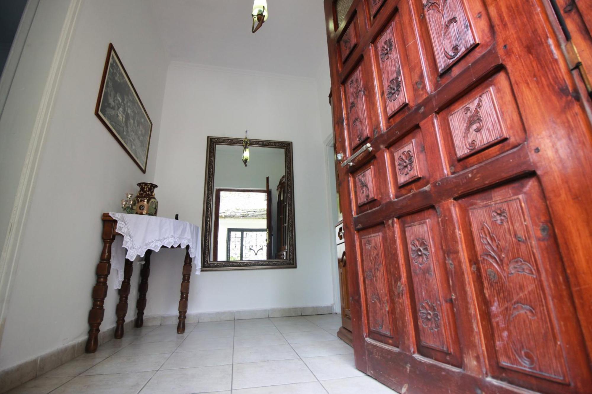 Emblematic House Apartment 2 Gjirokaster Exterior photo